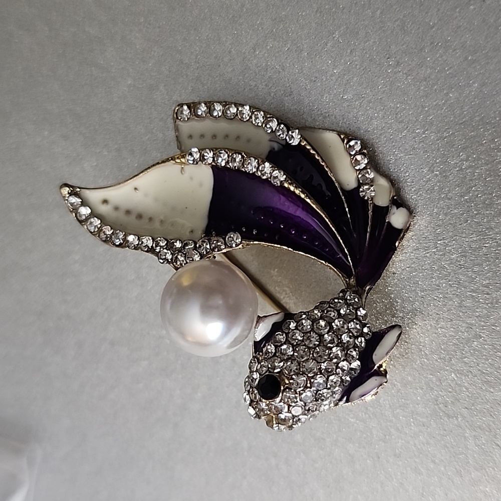 FISH Brooch Playful Simulated pearl bubble Purple Enamel
